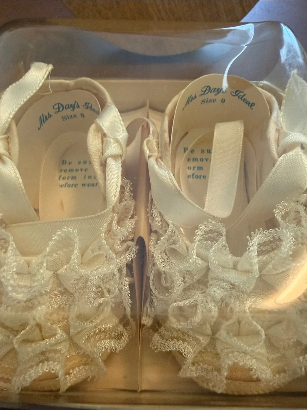 NWT Vintage 1960’s Mrs. Days Ideal Nany Shoe Co. Crib Shoes, size 0, baby/doll